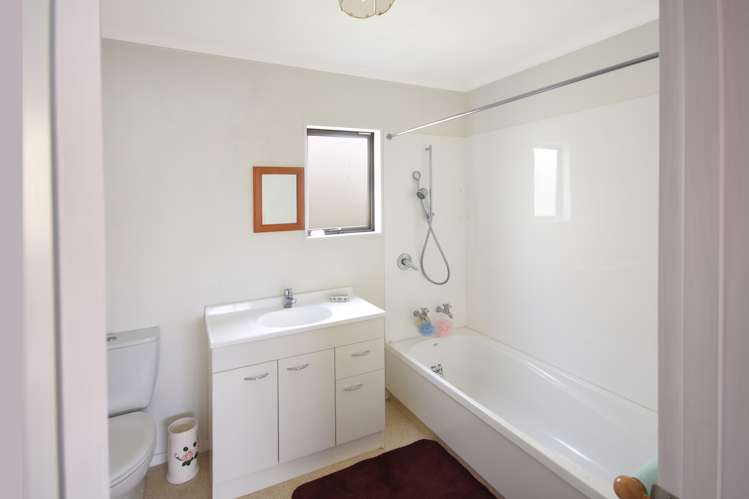 10 Edinburgh Street Green Island_17