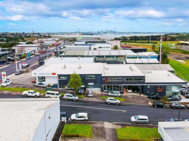 1B/55 Barrys Point Road Takapuna_1