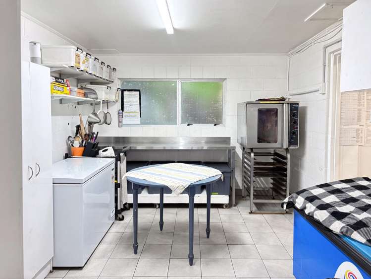 1194 Huia Road Huia_13