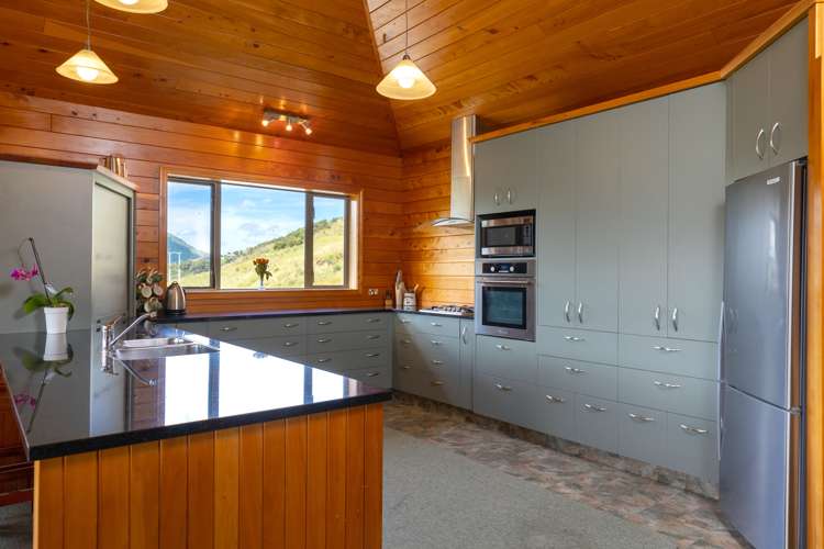 888 Queen Charlotte Drive Anakiwa and Surrounds_5