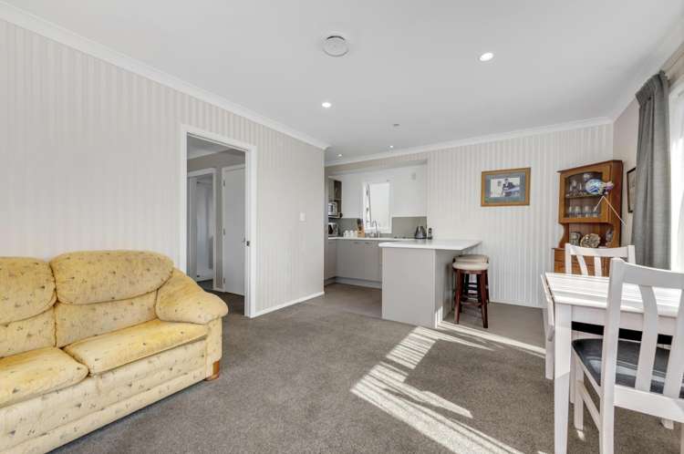 9 Bradbury Road Botany Downs_21