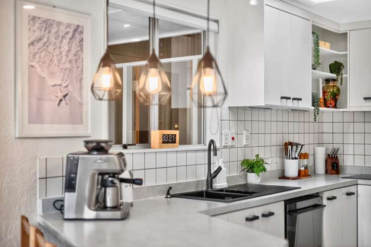 7 Tyrian Close Half Moon Bay_13