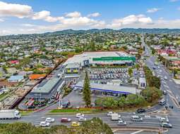 Kelston Mall sells in cross-border deal