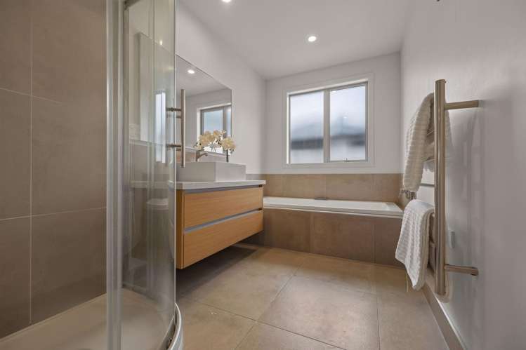 34/34A Cheltenham Road Lower Shotover_17