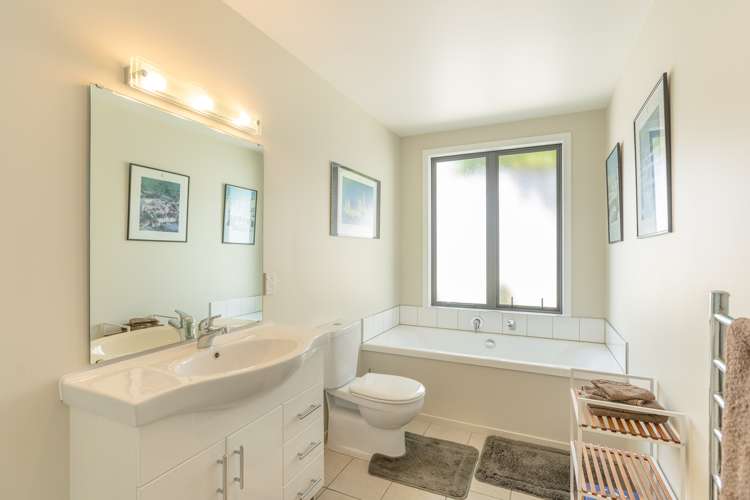 8 Dusky Crescent Aotea_16