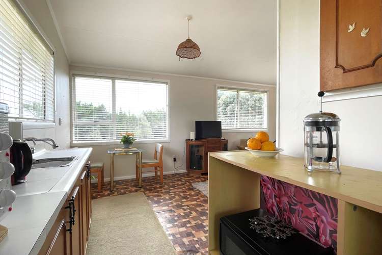 15 Esplanade Marokopa_5