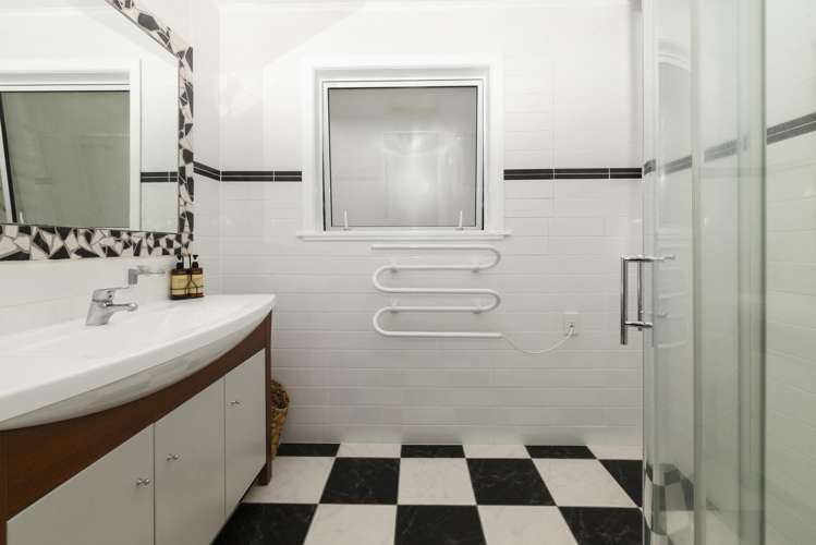 28 Tiroroa Avenue Te Atatu South_14