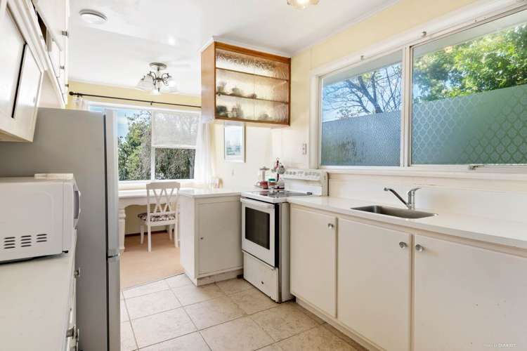 13 Finlow Drive Te Atatu South_10