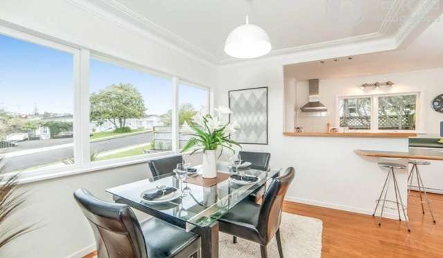 7 Mayfair Crescent Mairangi Bay_1