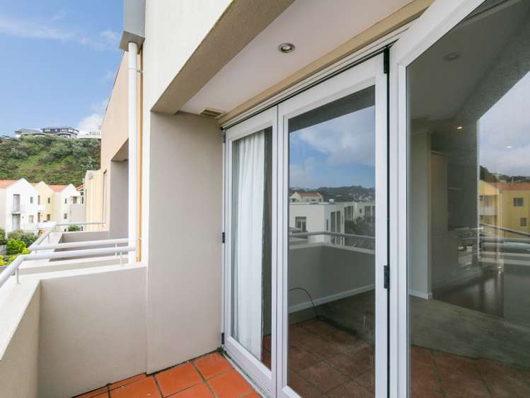 72/305 Evans Bay Parade Hataitai_11