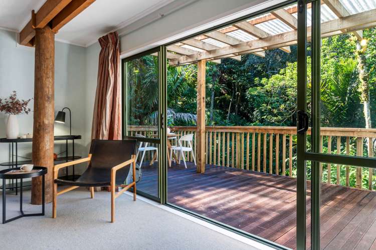 281 Huia Road_5