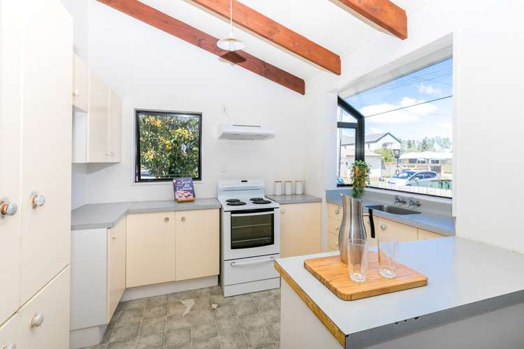 2 Inverness Avenue Hamilton East_10