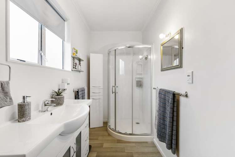 49 Kiwi Esplanade Mangere Bridge_7