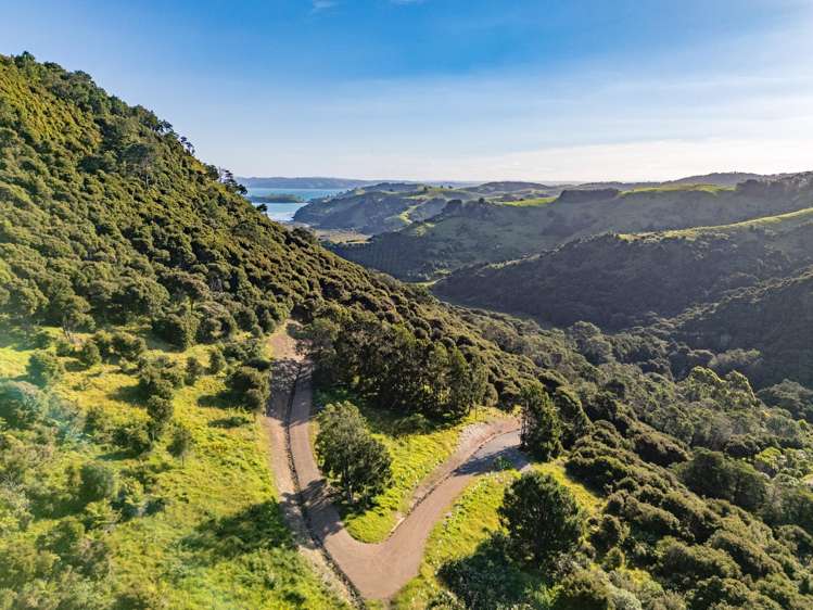 79-85 Awaawaroa Road Waiheke Island_6