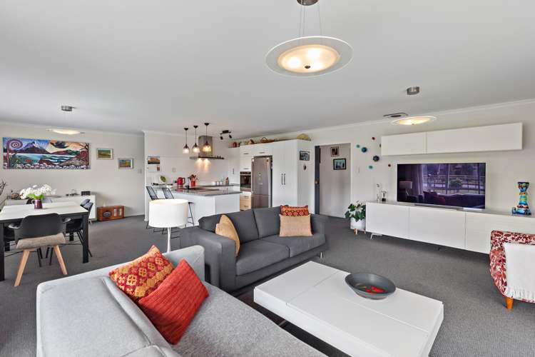 1098 Queen Street East Levin_3