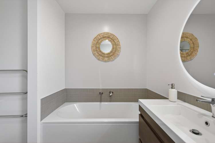 2/21 Cob Crescent Woolston_14