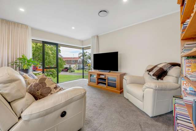 2/12 Walter MacDonald Street Howick_2