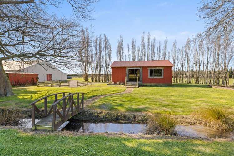 307 Larcombs Road Weedons_31