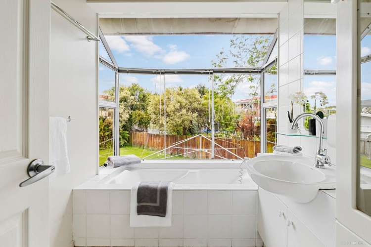 127 Reeves Road Pakuranga Heights_5