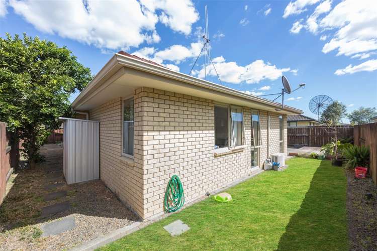 221 Old Farm Road Hamilton East_23