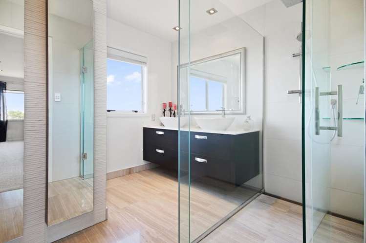 23 Seymour Road Mellons Bay_13