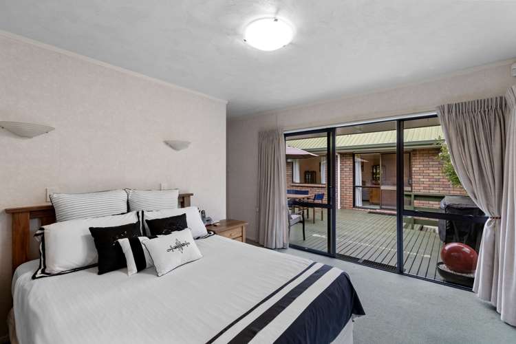 802 River Road Chartwell_10