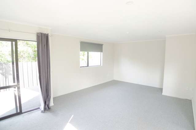 2/26 Caravelle Close Mangere_1