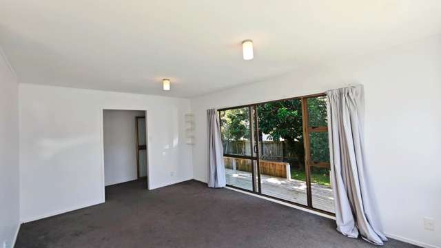 2/12 Kaipatiki Road Glenfield_1