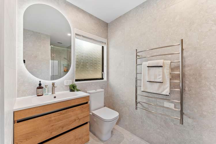 53 Deerness Crescent Algies Bay_13