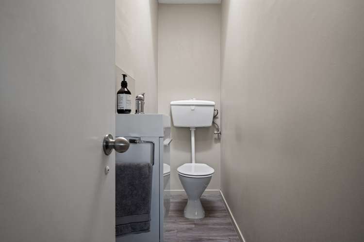 1/7 Glenys Place Broomfield_12