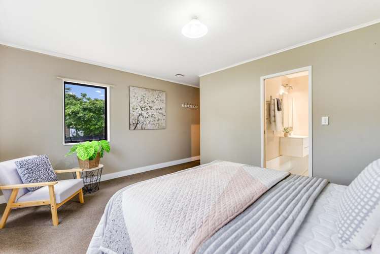 16 Glendale Drive Dinsdale_6