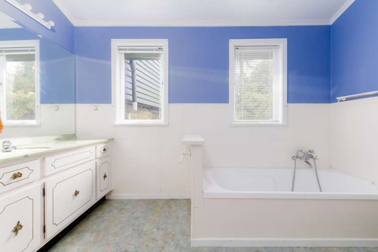 842 River Road Chartwell_15