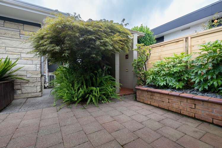 6 Resthill Crescent Glenview_19