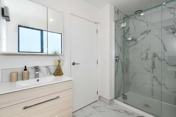 9/22 Yeovil Road Te Atatu Peninsula_6