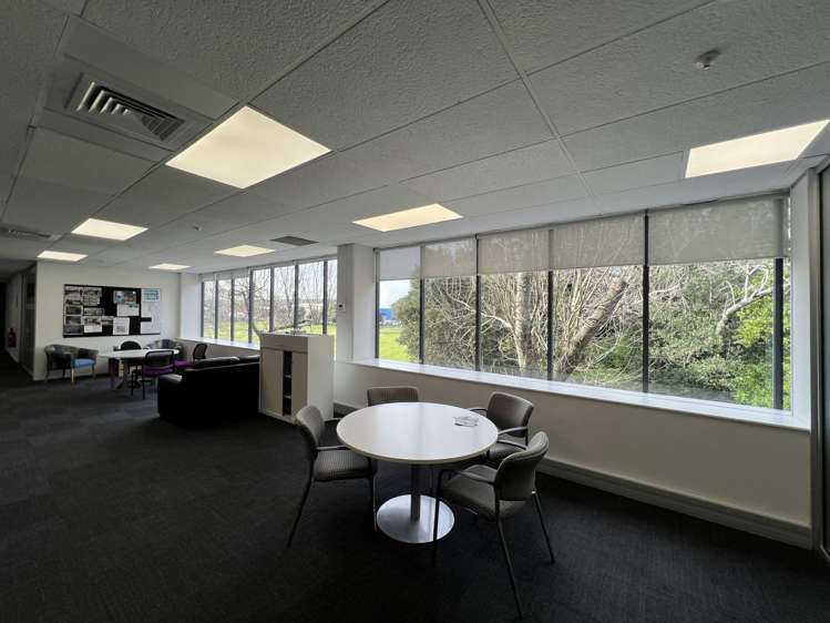 Whole Building/60 Hugo Johnston Drive Penrose_8