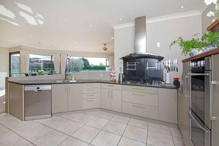 68 Porterfield Road Whitford_4