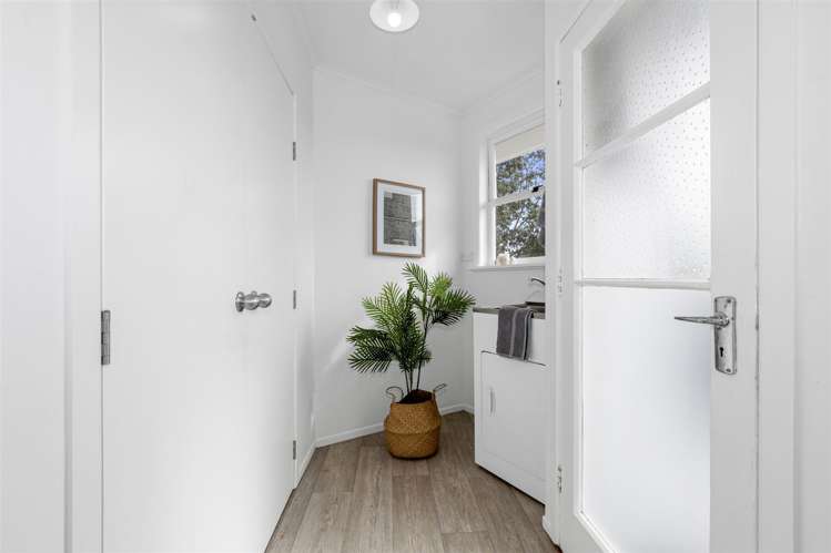 28 Woodford Avenue Brookfield_18