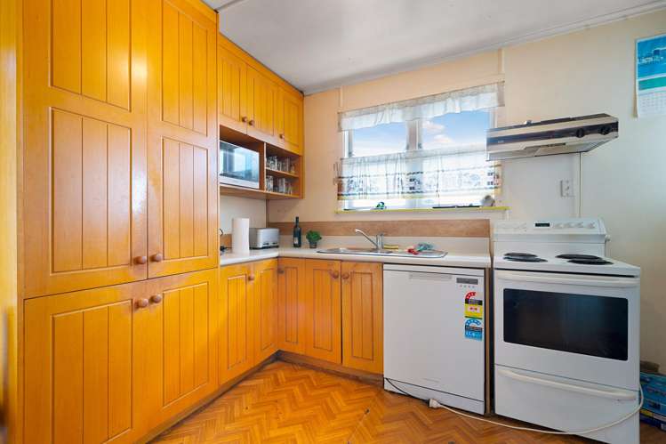 24 Cobham Crescent Kelston_8