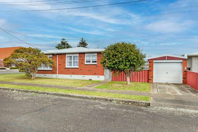 Solid brick unit, walk to town!