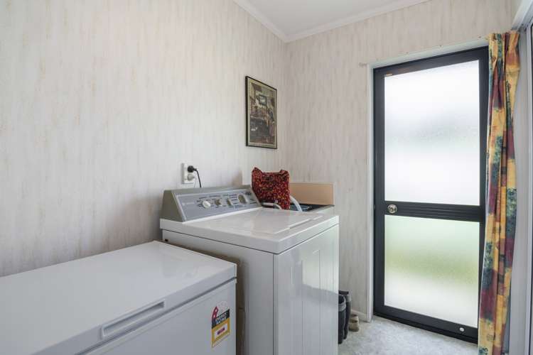 82 Olympus Way Richmond_12