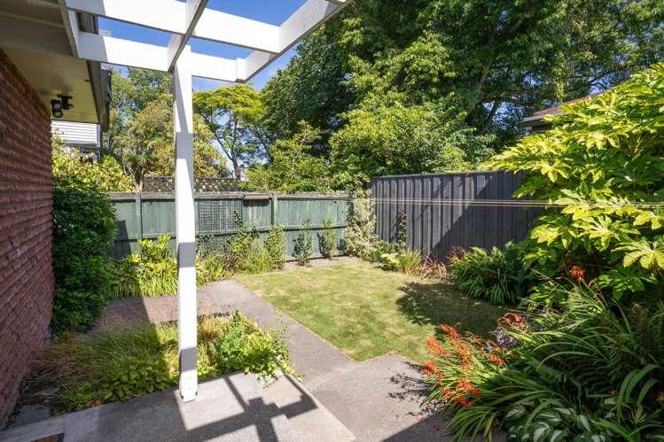 2/11 Office Road Merivale_20