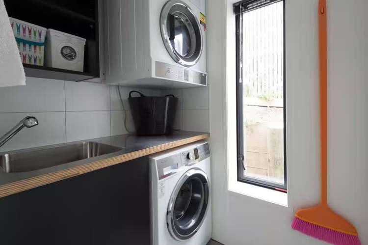  B/15 Hungerford Road Lyall Bay_16