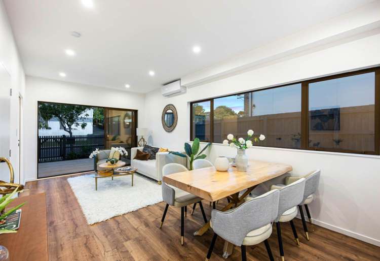2/81 Vodanovich Road Te Atatu South_3