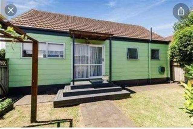 2 Bedroom House for you to Rent on Kenderdine Road Papatoetoe.