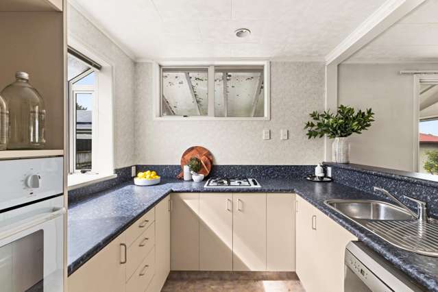 46 Menin Road Onekawa_4