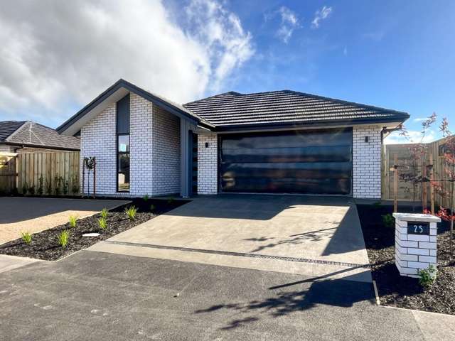 Tidy Home in Acland Park!