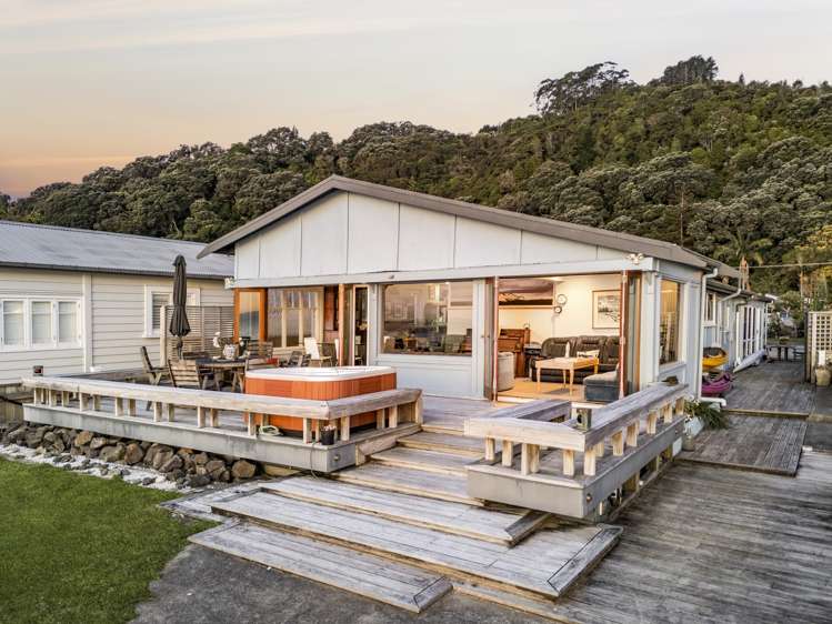 417 Thames Coast  Road SH25 Te Puru_25