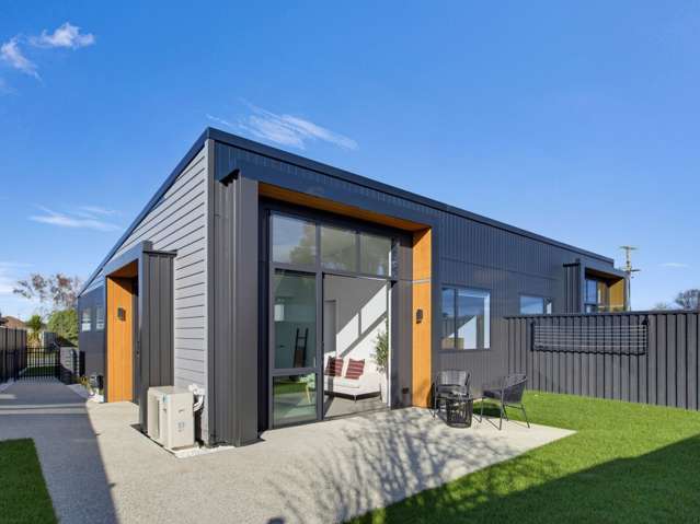 Private Suntrap in the Heart of Convenience