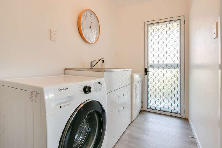 2 Fern Grove Taradale_13