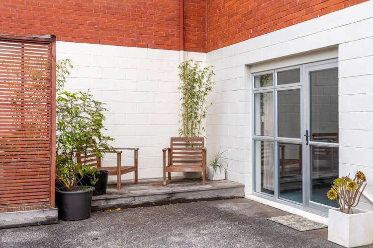 2/10 Bay Road Saint Heliers_1